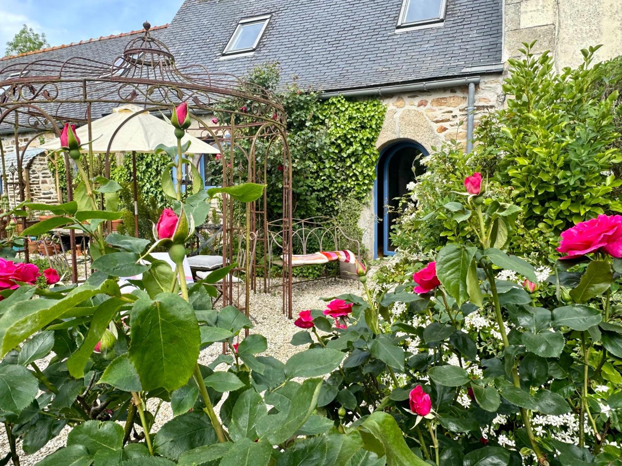 Chez Nosch Acomodação com café da manhã Plouegat-Guerand Exterior foto